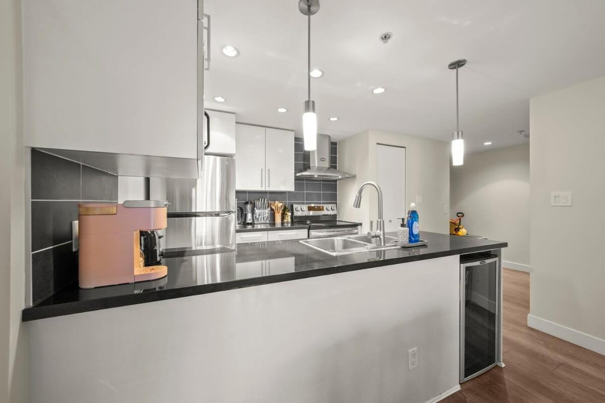 Dazzling Condo By Stadium Downtown With Free Parking Vancouver Ngoại thất bức ảnh