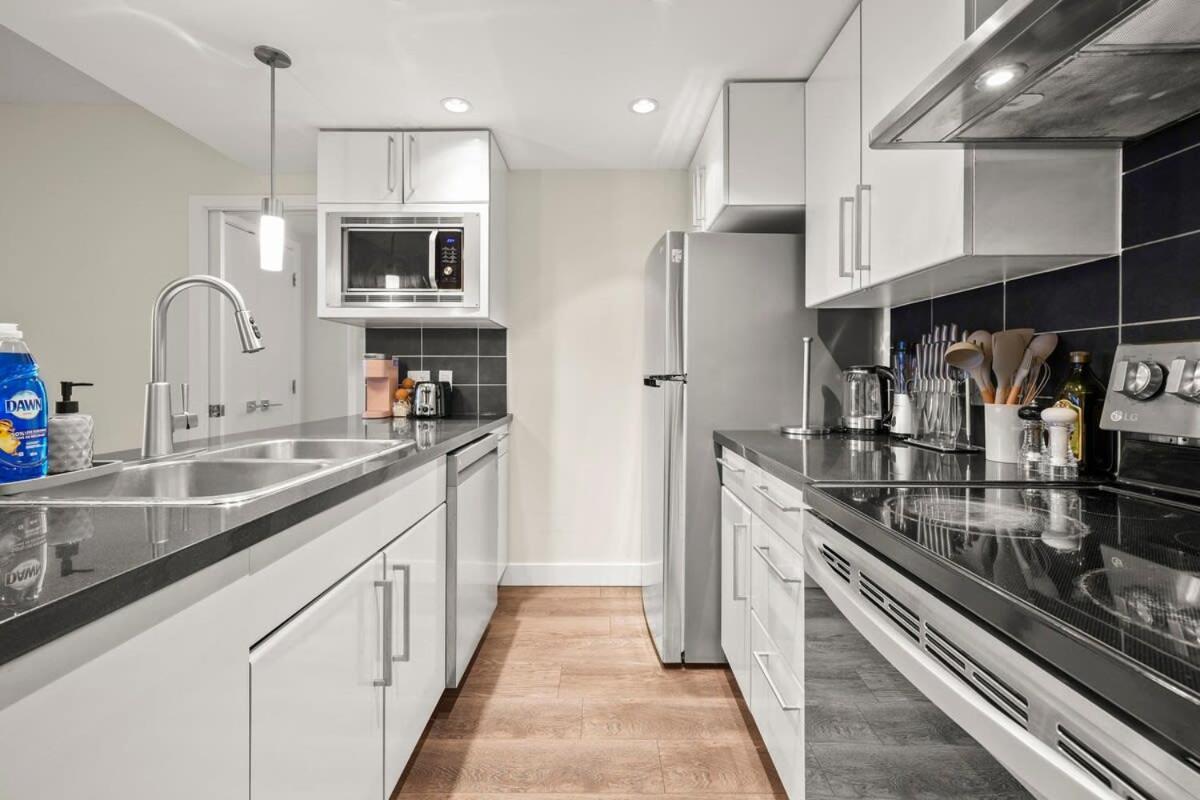 Dazzling Condo By Stadium Downtown With Free Parking Vancouver Ngoại thất bức ảnh