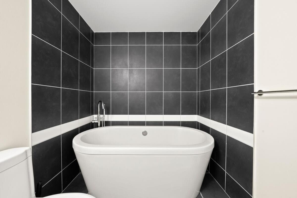 Dazzling Condo By Stadium Downtown With Free Parking Vancouver Ngoại thất bức ảnh