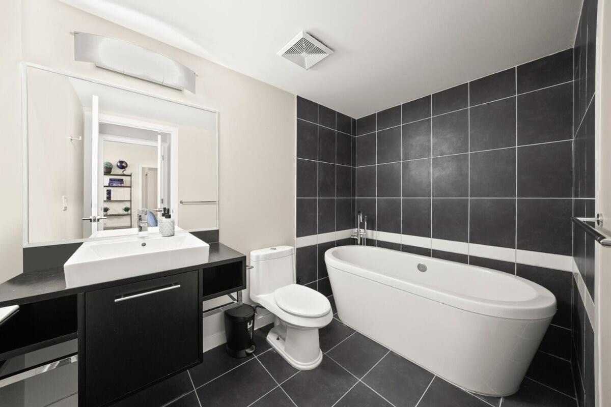 Dazzling Condo By Stadium Downtown With Free Parking Vancouver Ngoại thất bức ảnh