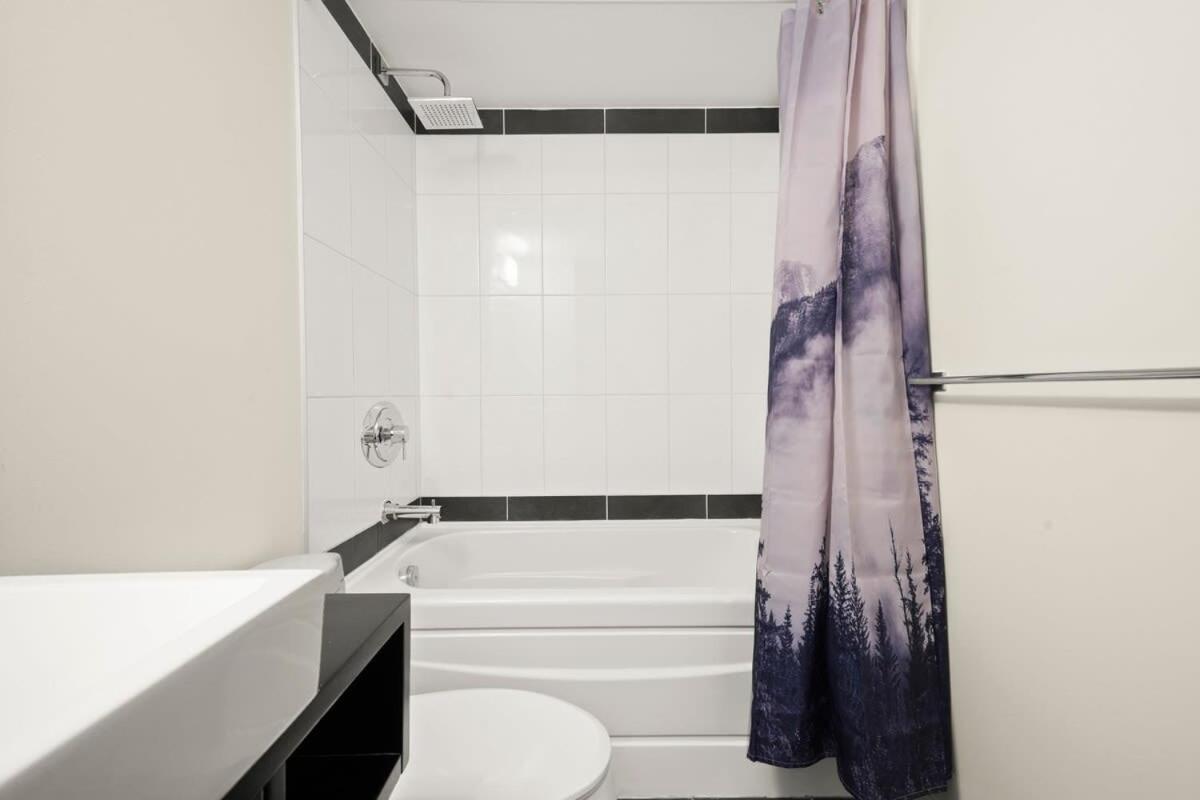 Dazzling Condo By Stadium Downtown With Free Parking Vancouver Ngoại thất bức ảnh